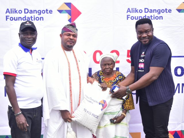 Hunger: Aliko Dangote Foundation’s free  rice excites host communities of Ibese, Itori, Ijebu-Igbo  …Describe the rice Distribution another Operation Feed the Nation